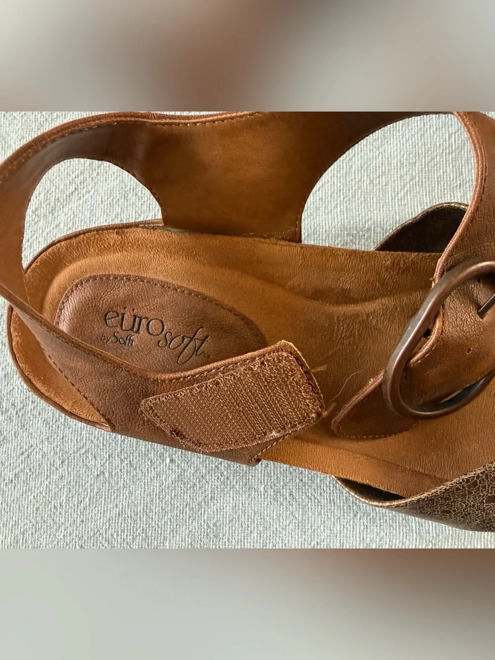 Euro Soft by sofft Women’s Brown Leather Crisscross Sandals with Buckle